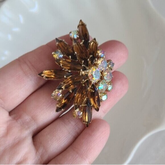 Vintage Aurora Borealis Amber Gold Tone Brown Crystal Cluster Brooch - Picture 2 of 8